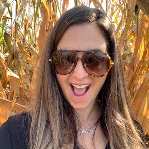 Meet your Posher, Laura